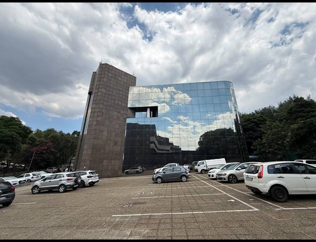 5,054M² BUILDING FOR SALE IN PARKTOWN
